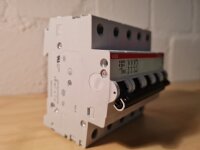 Lasttrennschalter mit vor/nacheilendem Null und Fernauslösung 20A