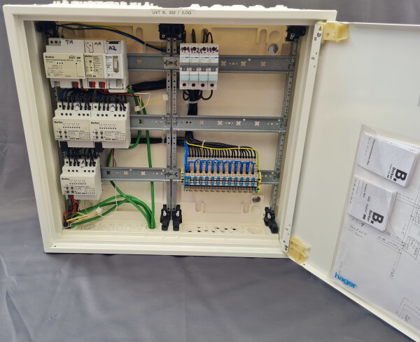 Schaltschrank Hager bestückt mit KNX